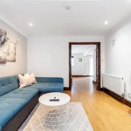 Bright 1 Bedroom Apt Wpatio, Next To Westfield Centre London Exterior photo