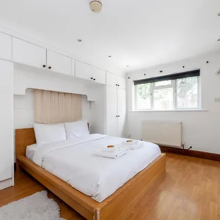 Bright 1 Bedroom Apt Wpatio, Next To Westfield Centre London Exterior photo
