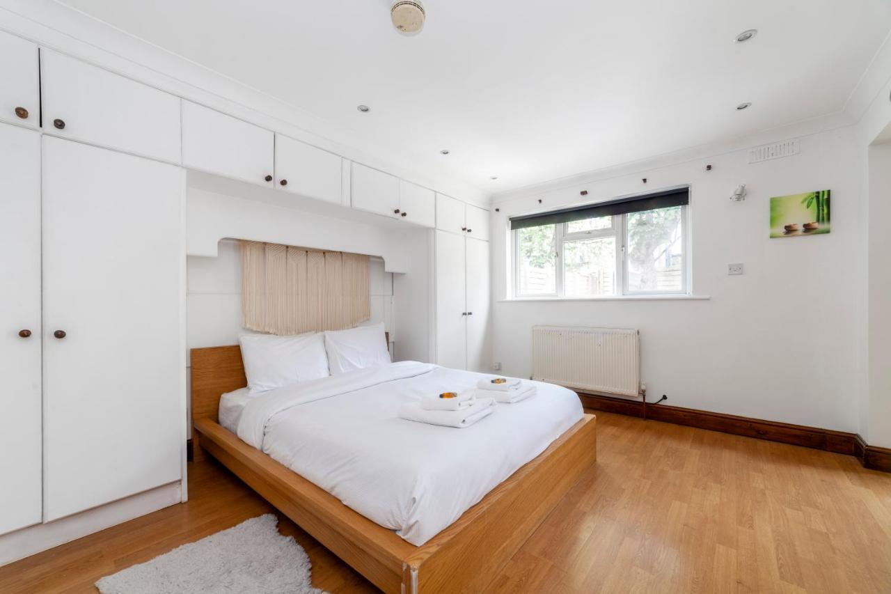 Bright 1 Bedroom Wpatio, Next To Westfield Centre * London